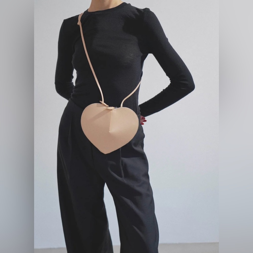 ❌SOLD❌ALAÏA
Le Coeur beige leather crossbody bag/brand new